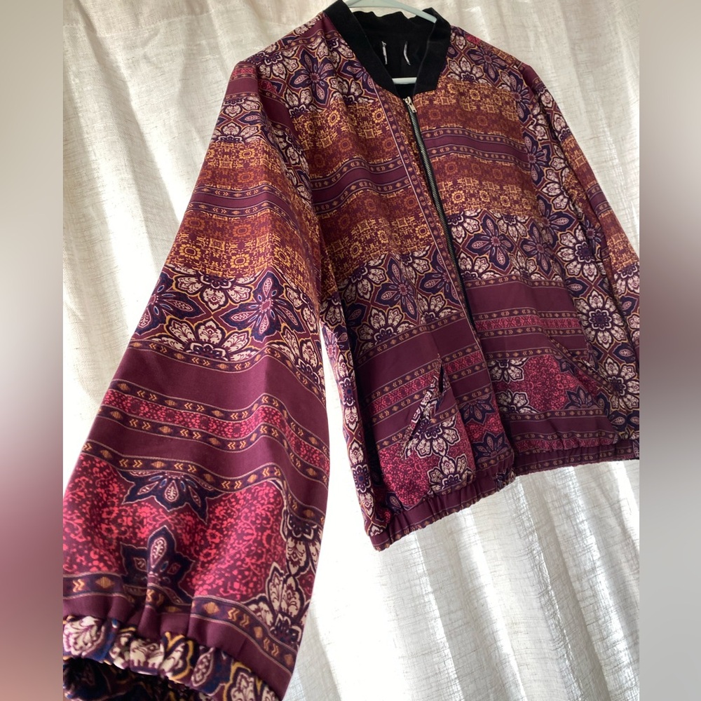 Women’s Pretty Patterned Jacket - Picture 2 of 4